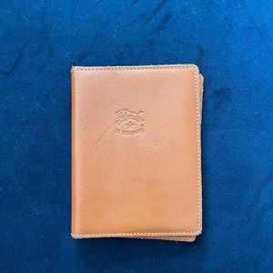 I’m Bisonte Passport Holder